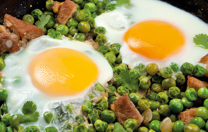 Guisantes de temporada con huevos Euskaber
