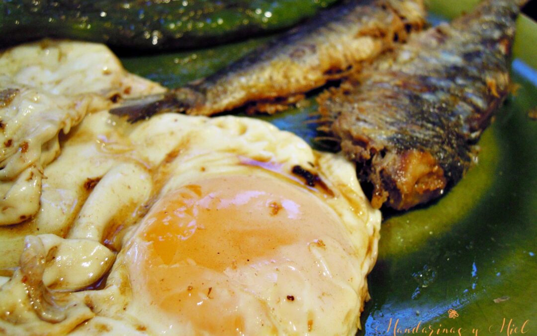 Huevos de Euskaber fritos con una anchoa